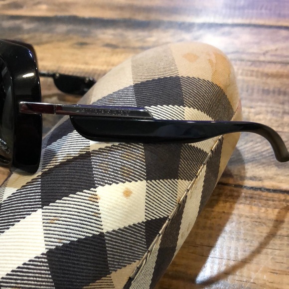 Burberry woman’s sunglasses - Picture 3 of 6